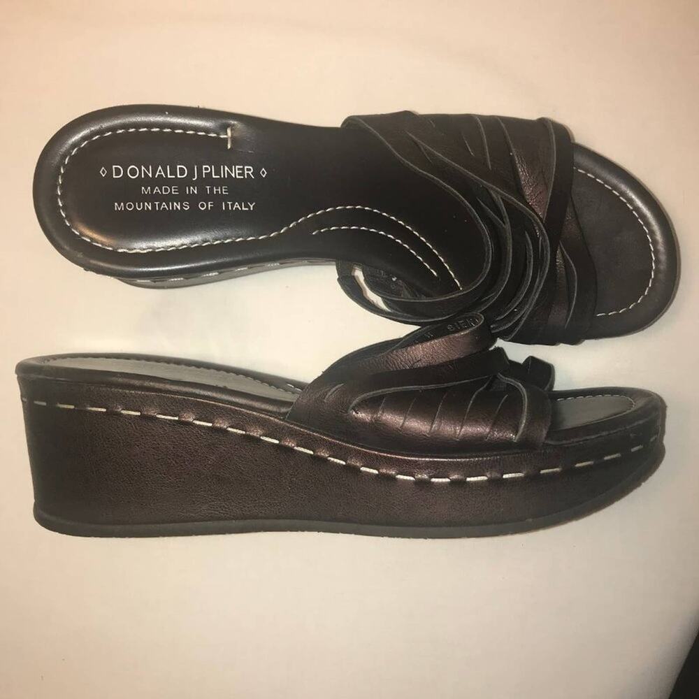 DONALD J. PLINER PLATFORM SANDALS - Sz 7.5